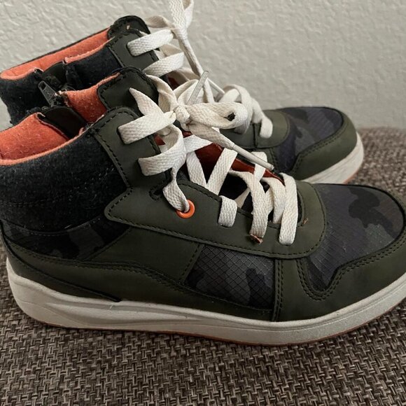 YOUTH BOYS CAT & JACK LEDGER SNEAKERS, SIZE 4- HIGH TOPS - - Picture 2 of 10